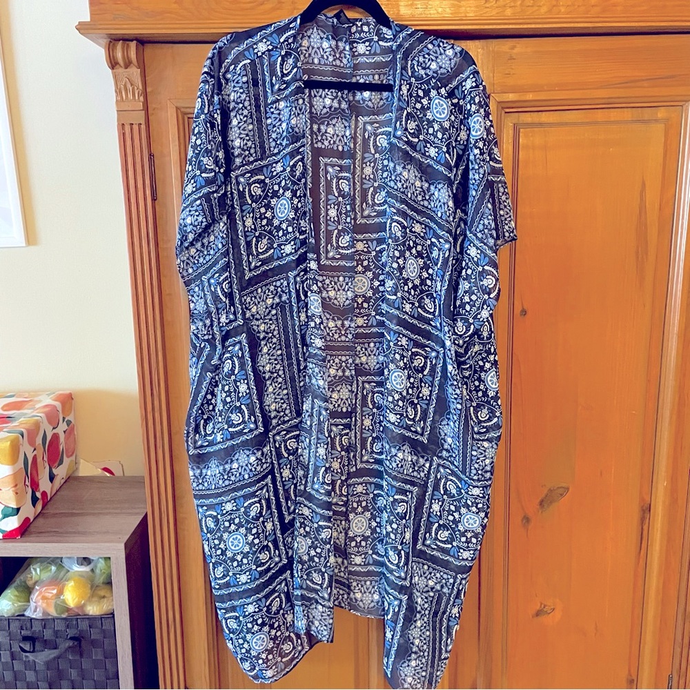 Part shawl part kimono. This over piece works over tank or tee.